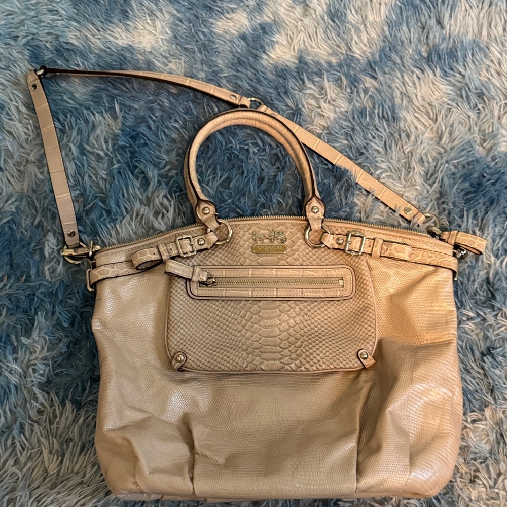 Coach Beige Leather Shoulder Bag